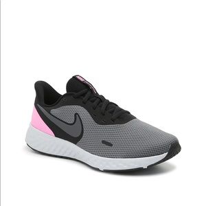 New | Women’s 7 | Nike Revolution 5